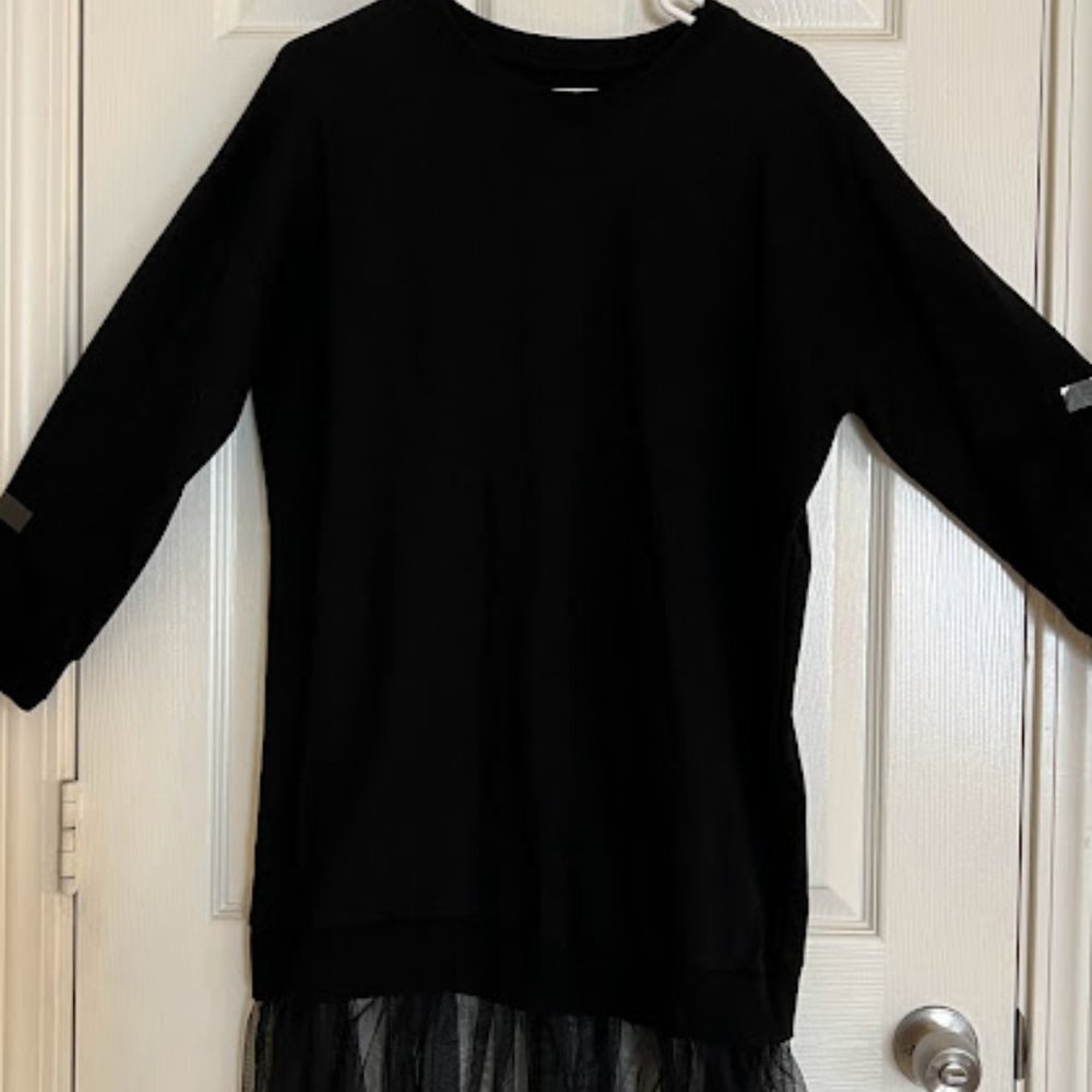Women NWOT black long sleeves long / midi dress